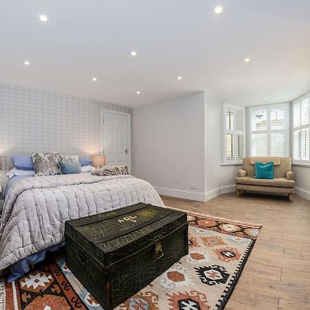 Apartment West With Free Parking Whitby Exteriör bild