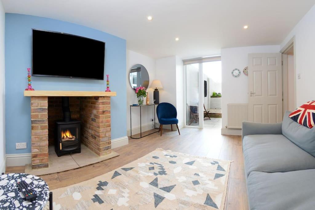 Apartment West With Free Parking Whitby Exteriör bild